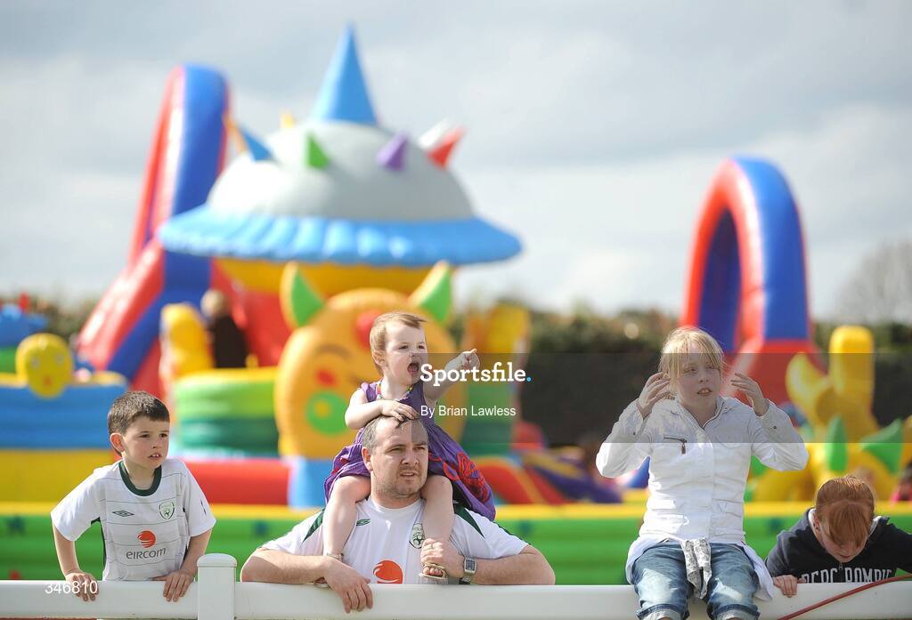 12 April 2009; Race fans look on during the Rathbarry & Glenview Studs Novice Hurdle. Fairyhouse, Co. Meath. Picture credit: Brian Lawless / SPORTSFILE