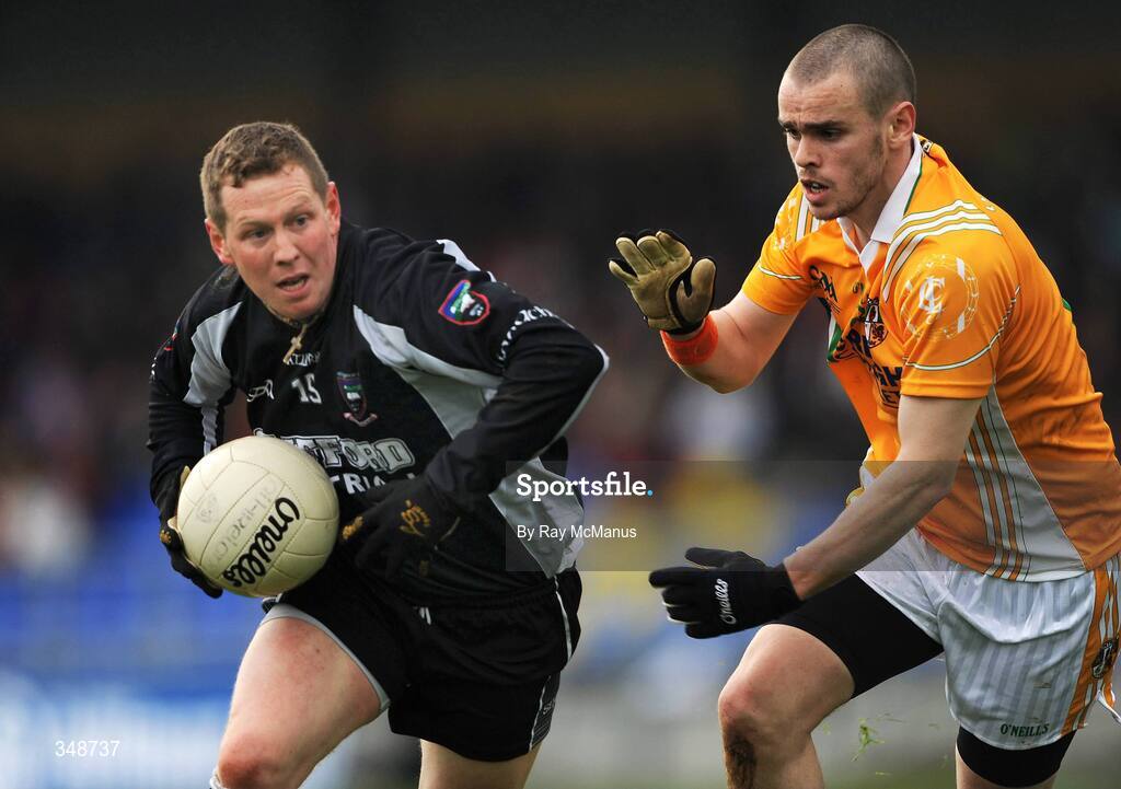 25 April 2009; Adrian Marren, Sligo, in action against Colin Brady, Antrim. Allianz GAA National Football League, Division 4 Final, Antrim v Sligo, Pearse Park, Longford. Picture credit: Ray McManus / SPORTSFILE