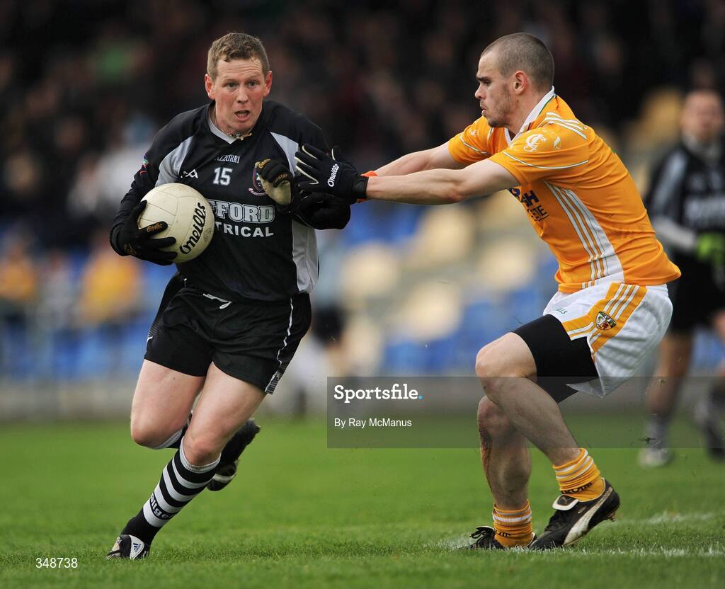 25 April 2009; Adrian Marren, Sligo, in action against Colin Brady, Antrim. Allianz GAA National Football League, Division 4 Final, Antrim v Sligo, Pearse Park, Longford. Picture credit: Ray McManus / SPORTSFILE