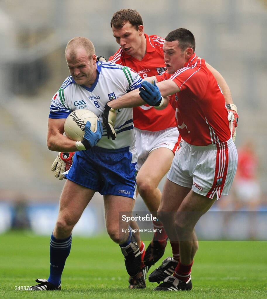 26 April 2009; Dick Clerkin, Monaghan, in action against Alan O'Connor, left, and Noel O'Leary, Cork. Allianz GAA National Football League, Division 2 Final, Cork v Monaghan, Croke Park, Dublin. Picture credit: Stephen McCarthy / SPORTSFILE