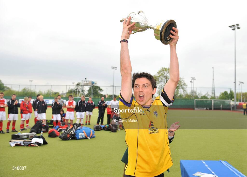 26 April 2009; Pembroke Wanderers captain Alan Giles lifts the Irish Senior cup at the end of the game. Irish Senior Men's Cup Final, Cookstown v Pembroke Wanderers, National Hockey Stadium, UCD, Dublin. Picture credit: David Maher / SPORTSFILE