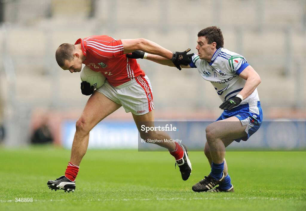 26 April 2009; Pearse O'Neill, Cork, in action against Gary McEnaney, Monaghan. Allianz GAA National Football League, Division 2 Final, Cork v Monaghan, Croke Park, Dublin. Picture credit: Stephen McCarthy / SPORTSFILE