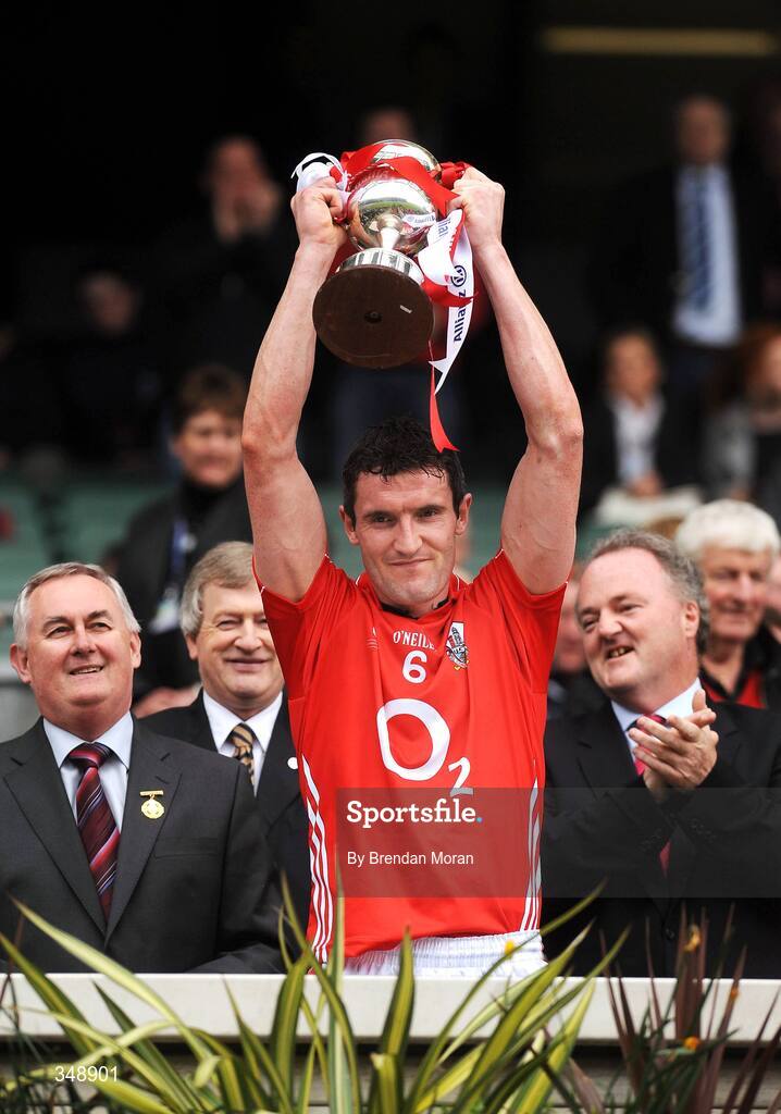 26 April 2009; Cork captain Graham Canty lifts the cup after victory over Monaghan. Allianz GAA National Football League, Division 2 Final, Cork v Monaghan, Croke Park, Dublin. Picture credit: Brendan Moran / SPORTSFILE