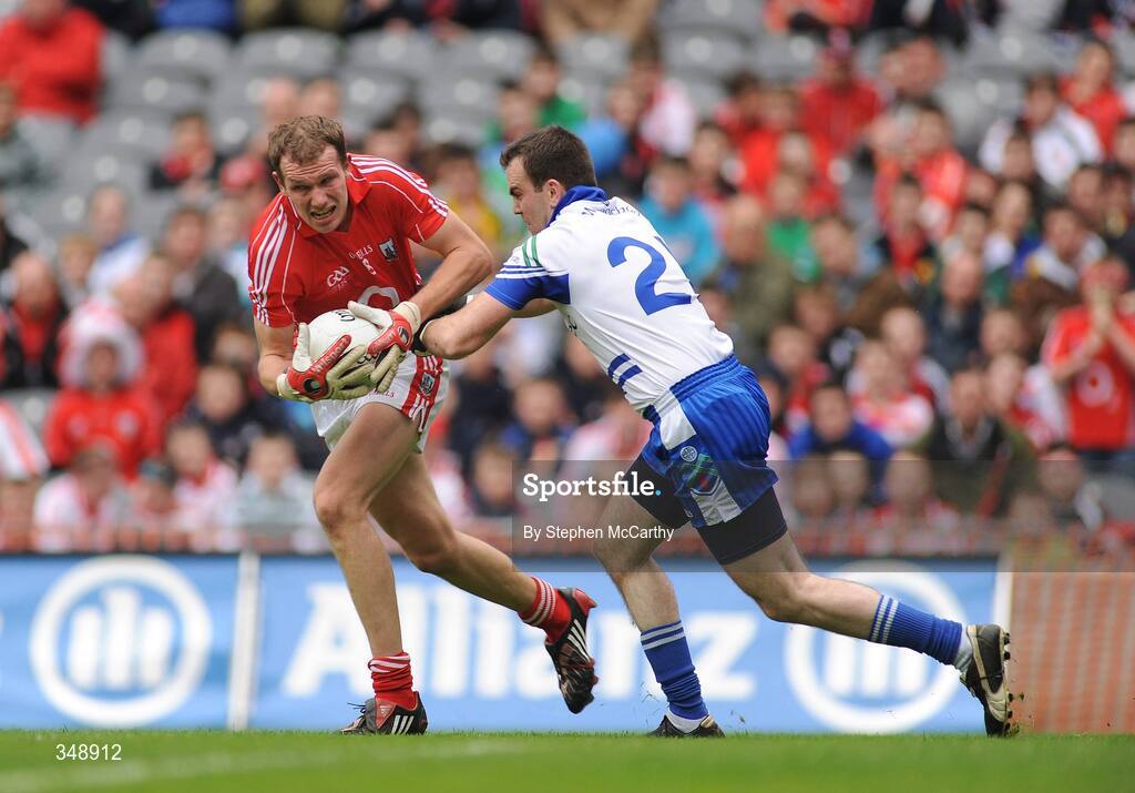 26 April 2009; Alan O'Connor, Cork, in action against John Paul Mone, Monaghan. Allianz GAA National Football League, Division 2 Final, Cork v Monaghan, Croke Park, Dublin. Picture credit: Stephen McCarthy / SPORTSFILE
