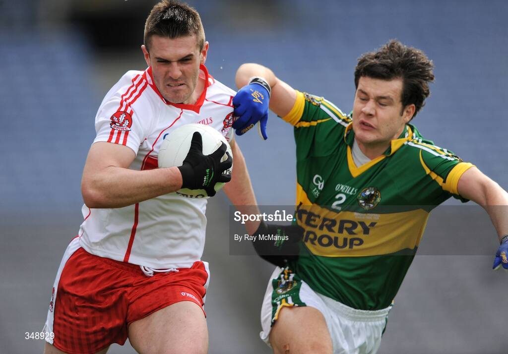 26 April 2009; Mark Lynch, Derry, in action against Padraig Reidy, Kerry. Allianz GAA National Football League, Division 1 Final, Kerry v Derry, Croke Park, Dublin. Picture credit: Ray McManus / SPORTSFILE