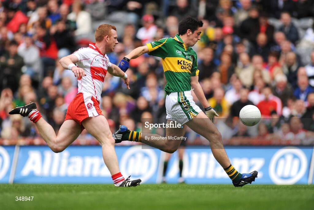 26 April 2009; Anthony Maher, Kerry, in action against Fergal Doherty, Derry. Allianz GAA National Football League, Division 1 Final, Kerry v Derry, Croke Park, Dublin. Picture credit: Stephen McCarthy / SPORTSFILE