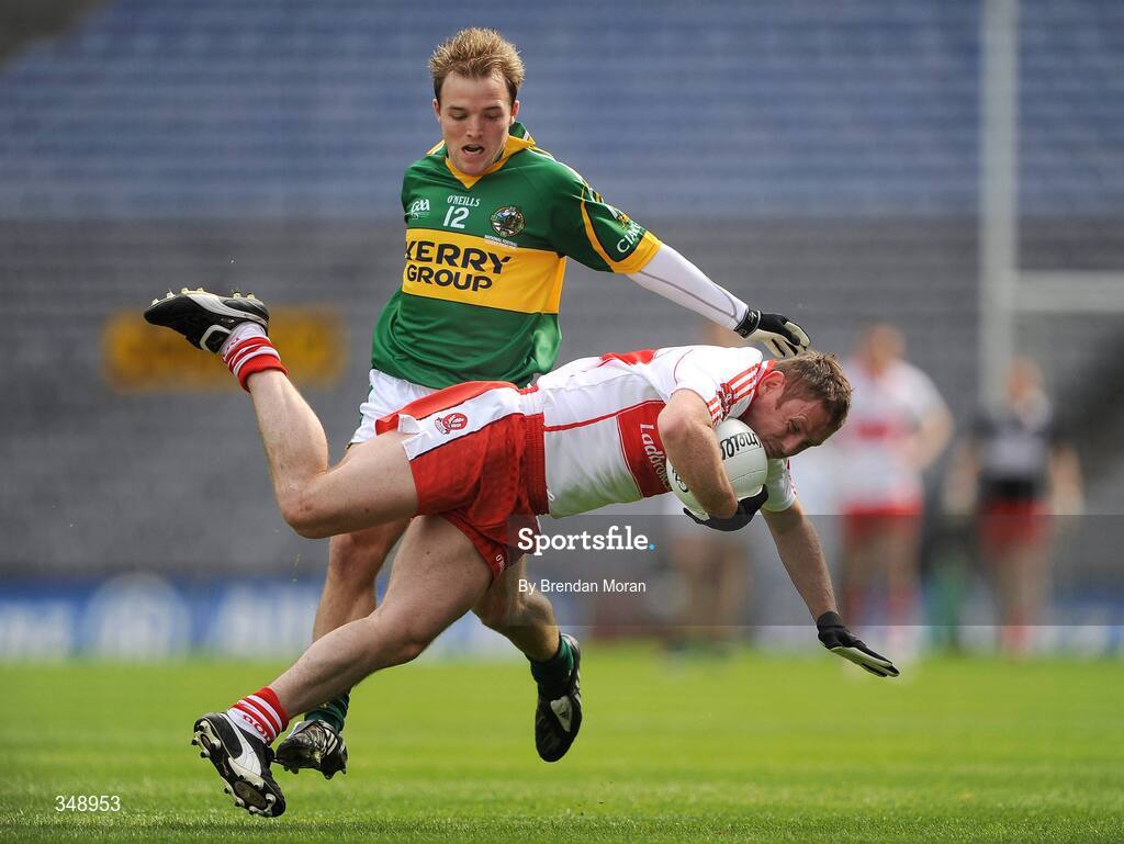 26 April 2009; Paul Murphy, Derry, in action against Darran O'Sullivan, Kerry. Allianz GAA National Football League, Division 1 Final, Kerry v Derry, Croke Park, Dublin. Picture credit: Brendan Moran / SPORTSFILE