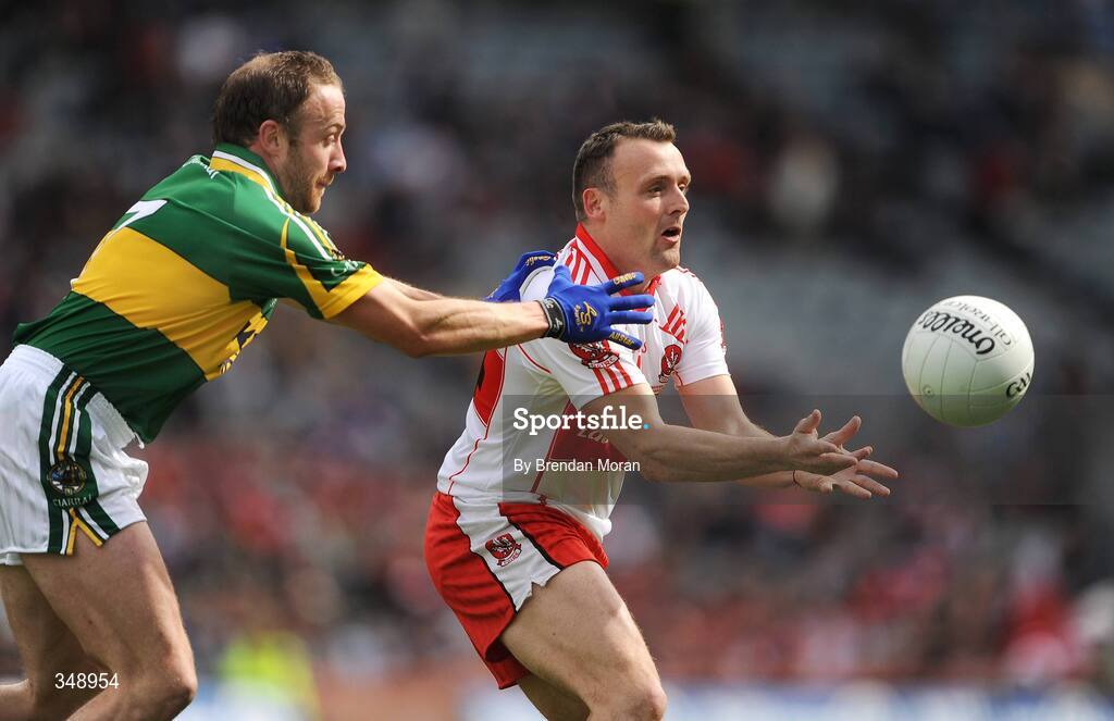 26 April 2009; Paddy Bradley, Derry, in action against Tommy Griffin, Kerry. Allianz GAA National Football League, Division 1 Final, Kerry v Derry, Croke Park, Dublin. Picture credit: Brendan Moran / SPORTSFILE