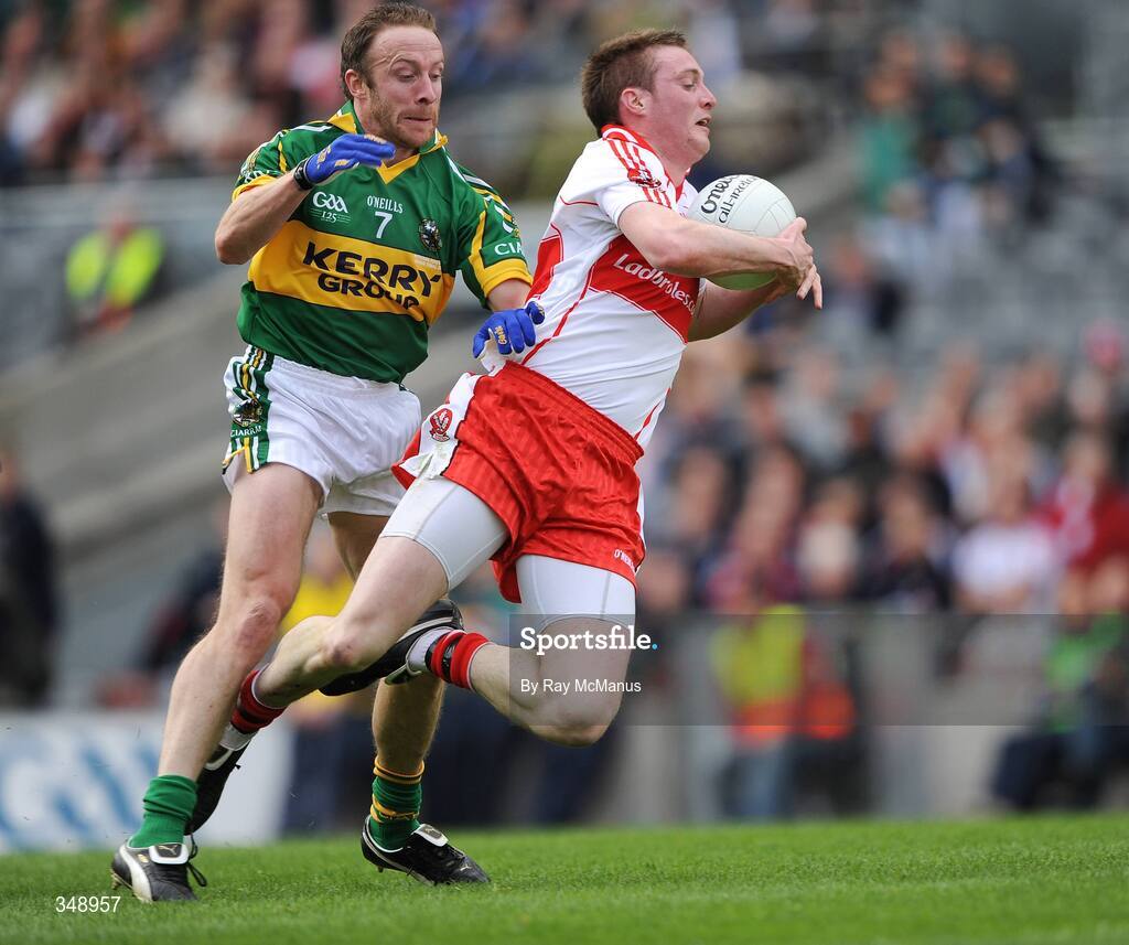 26 April 2009; Joe Diver, Derry, in action against Tommy Griffin, Kerry. Allianz GAA National Football League, Division 1 Final, Kerry v Derry, Croke Park, Dublin. Picture credit: Ray McManus / SPORTSFILE