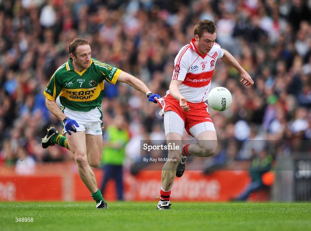 26 April 2009; Joe Diver, Derry, in action against Tommy Griffin, Kerry. Allianz GAA National Football League, Division 1 Final, Kerry v Derry, Croke Park, Dublin. Picture credit: Ray McManus / SPORTSFILE