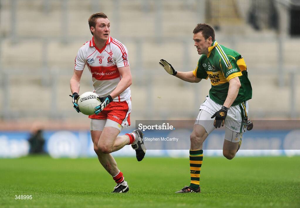 26 April 2009; Joe Diver, Derry, in action against Daniel Bohane, Kerry. Allianz GAA National Football League, Division 1 Final, Kerry v Derry, Croke Park, Dublin. Picture credit: Stephen McCarthy / SPORTSFILE