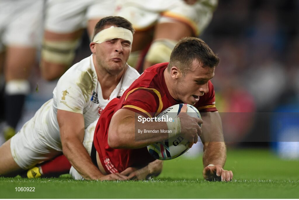 26 September 2015; Gareth Davies, Wales, scores his side's first try despite the best efforts of Richard Wigglesworth, England. 2015 Rugby World Cup, Pool A, England v Wales, Twickenham Stadium, London, England. Picture credit: Brendan Moran / SPORTSFILE