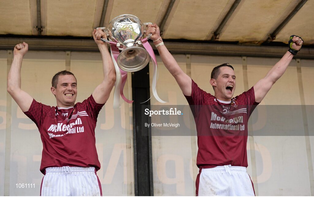 27 September 2015; Sean Delargy and Aaron Graffin, Ruairi Og Cushendall joint captains hold aloft the Volunteer cup. Antrim Senior Championship Hurling Final, Ruairi Og Cushendall v Ballycastle McQuillan, Dunloy GAA Club, Dunloy, Co. Antrim. Picture credit: Oliver McVeigh / SPORTSFILE