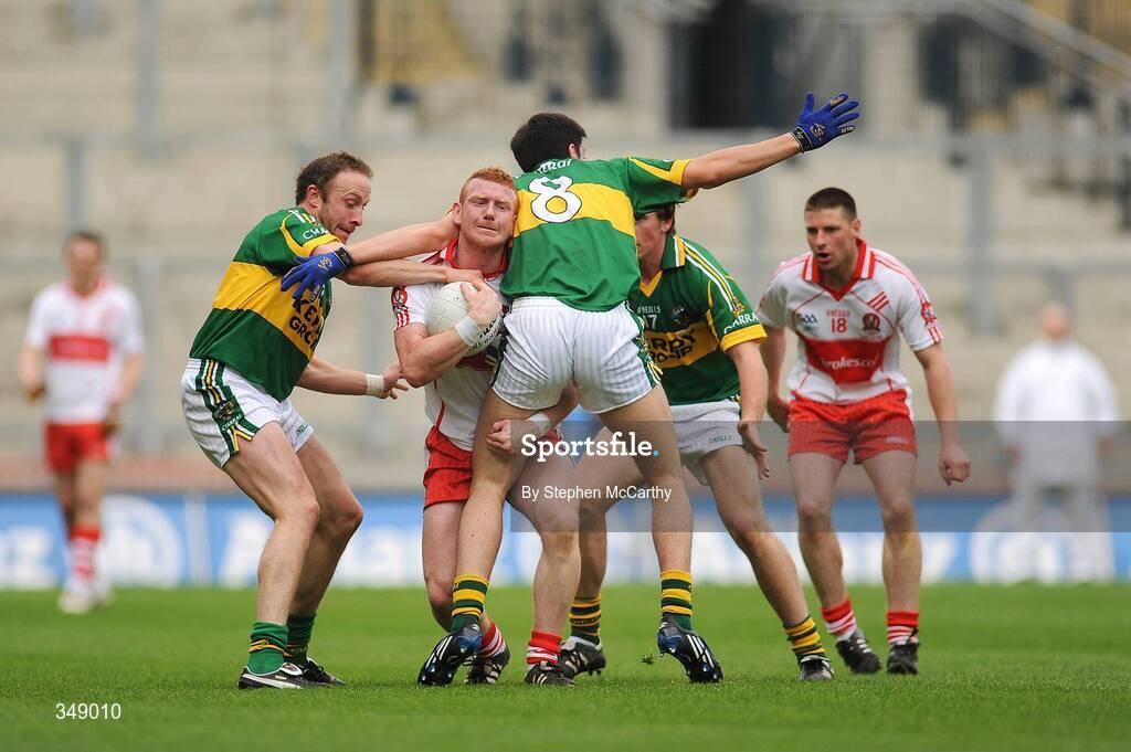 26 April 2009; Fergal Doherty, Derry, in action against  Kerry players, from left, Tommy Griffin, Anthony Maher and Donnacha Walsh. Allianz GAA National Football League, Division 1 Final, Kerry v Derry, Croke Park, Dublin. Picture credit: Stephen McCarthy / SPORTSFILE