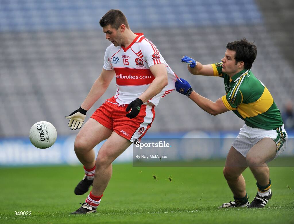 26 April 2009; Mark Lynch, Derry, in action against Padraig Reidy, Kerry. Allianz GAA National Football League, Division 1 Final, Kerry v Derry, Croke Park, Dublin. Picture credit: Ray McManus / SPORTSFILE