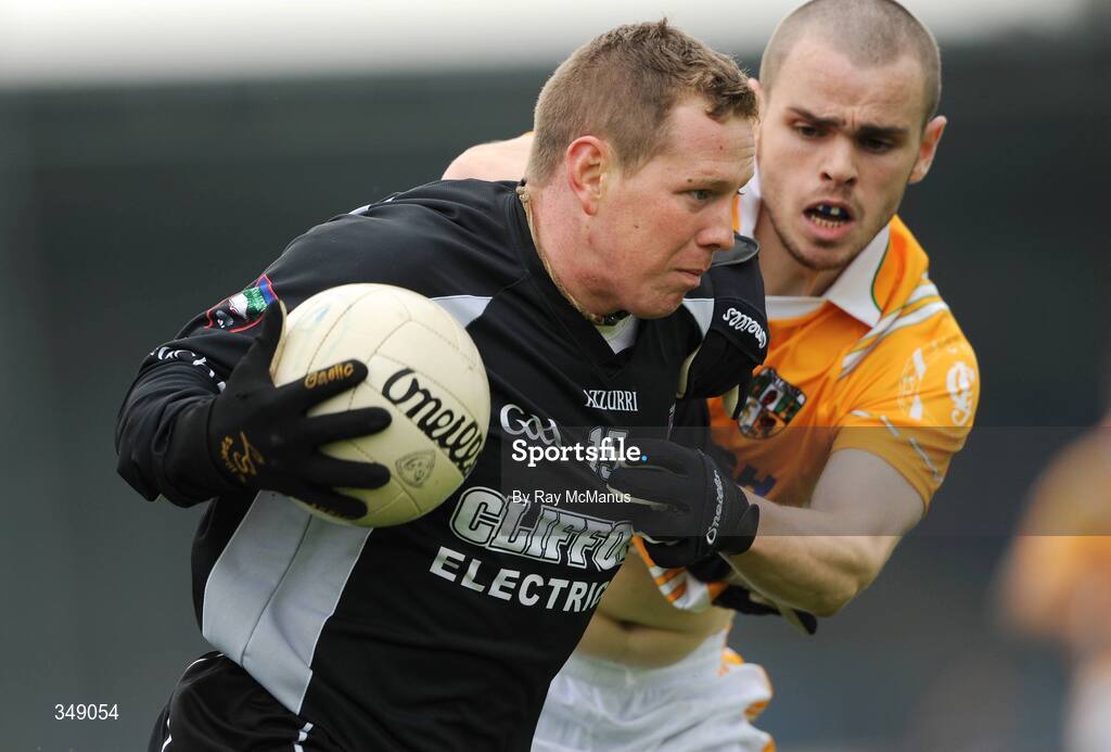 25 April 2009; Adrian Marren, Sligo, in action against Colin Brady, Antrim. Allianz GAA National Football League, Division 4 Final, Antrim v Sligo, Pearse Park, Longford. Picture credit: Ray McManus / SPORTSFILE