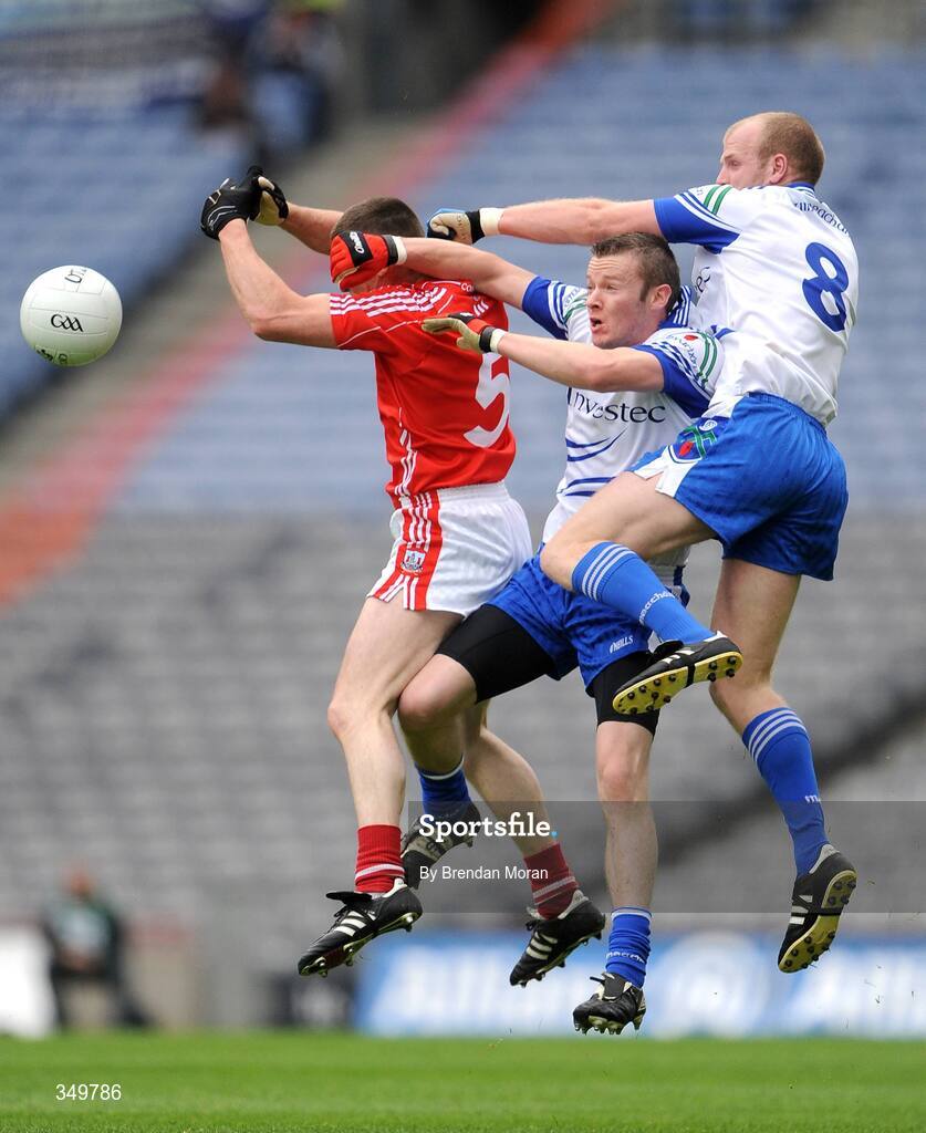 26 April 2009; Noel O'Leary, Cork, fields a high ball ahead of Mark Downey, centre, and Dick Clerkin, Monaghan. Allianz GAA National Football League, Division 2 Final, Cork v Monaghan, Croke Park, Dublin. Picture credit: Brendan Moran / SPORTSFILE