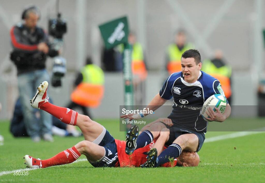 2 May 2009; Jonathan Sexton, Leinster, in action against Peter Stringer, Munster. Heineken Cup Semi-Final, Munster v Leinster, Croke Park, Dublin. Picture credit: Pat Murphy / SPORTSFILE
