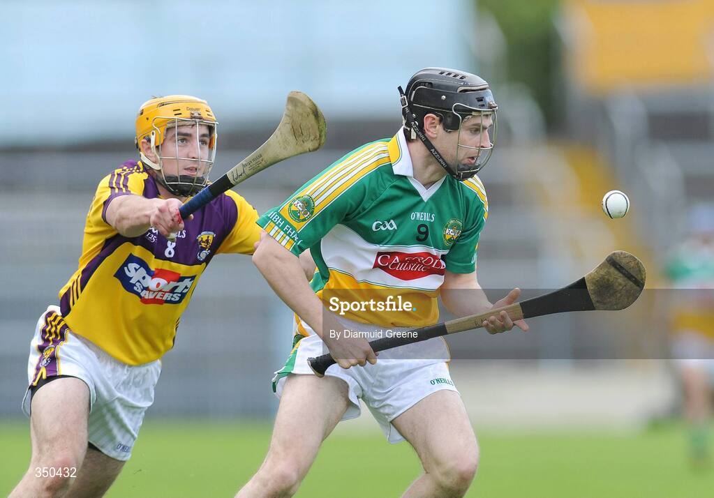 3 May 2009; Brendan Murphy, Offaly, in action against David Redmond, Wexford. Allianz GAA NHL Division 2 Final, Wexford v Offaly, Semple Stadium, Thurles, Co. Tipperary. Picture credit: Diarmuid Greene / SPORTSFILE