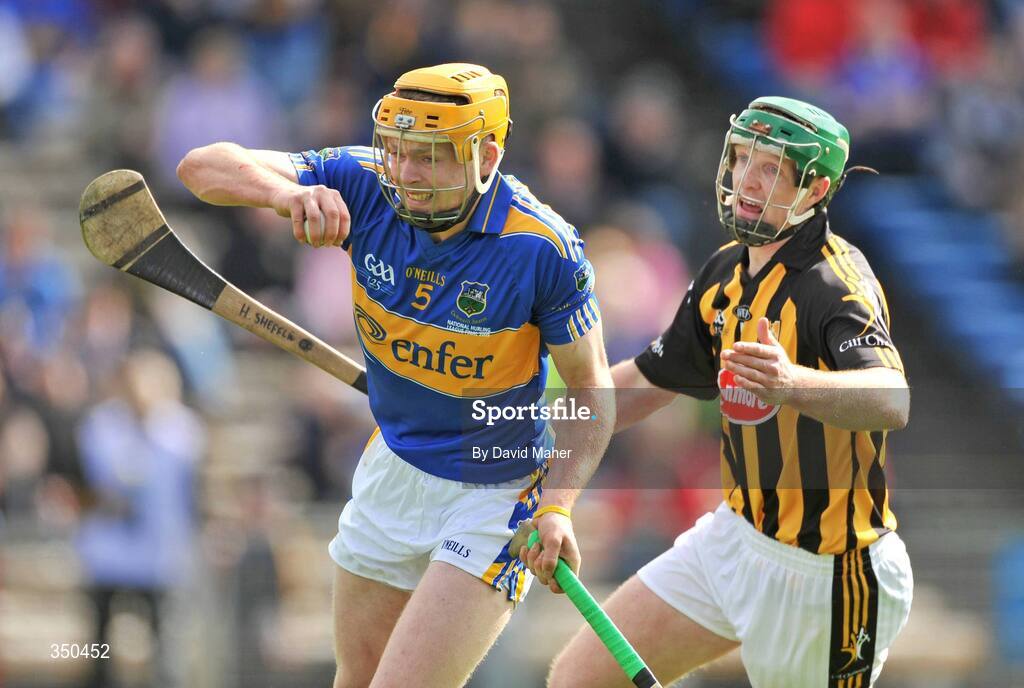3 May 2009; Padraic Maher, Tipperary, in action against Henry Shefflin, Kilkenny. Allianz GAA NHL Division 1 Final, Kilkenny v Tipperary, Semple Stadium, Thurles, Co. Tipperary. Picture credit: David Maher / SPORTSFILE