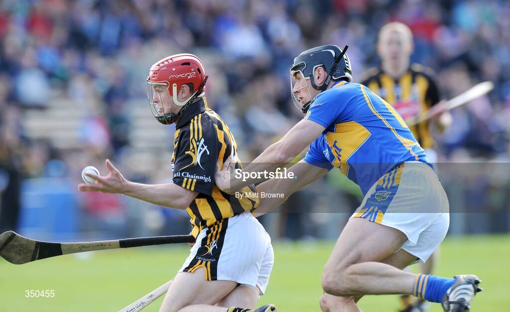 3 May 2009; Tommy Walsh, Kilkenny, in action against Michael Webster, Tipperary. Allianz GAA NHL Division 1 Final, Kilkenny v Tipperary, Semple Stadium, Thurles, Co. Tipperary. Picture credit: Matt Browne / SPORTSFILE