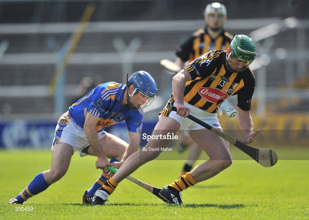 3 May 2009; Eddie Brennan, Kilkenny, in action against Paddy Stapleton, Tipperary. Allianz GAA NHL Division 1 Final, Kilkenny v Tipperary, Semple Stadium, Thurles, Co. Tipperary. Picture credit: David Maher / SPORTSFILE