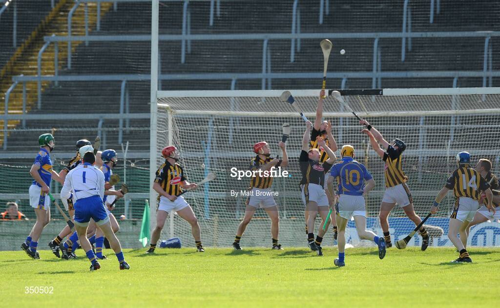 3 May 2009; Tipperary goalkeeper Brendan Cummins has his late attempt at goal from a free tipped over the bar by the Kilkenny defence. Allianz GAA NHL Division 1 Final, Kilkenny v Tipperary, Semple Stadium, Thurles, Co. Tipperary. Picture credit: Matt Browne / SPORTSFILE