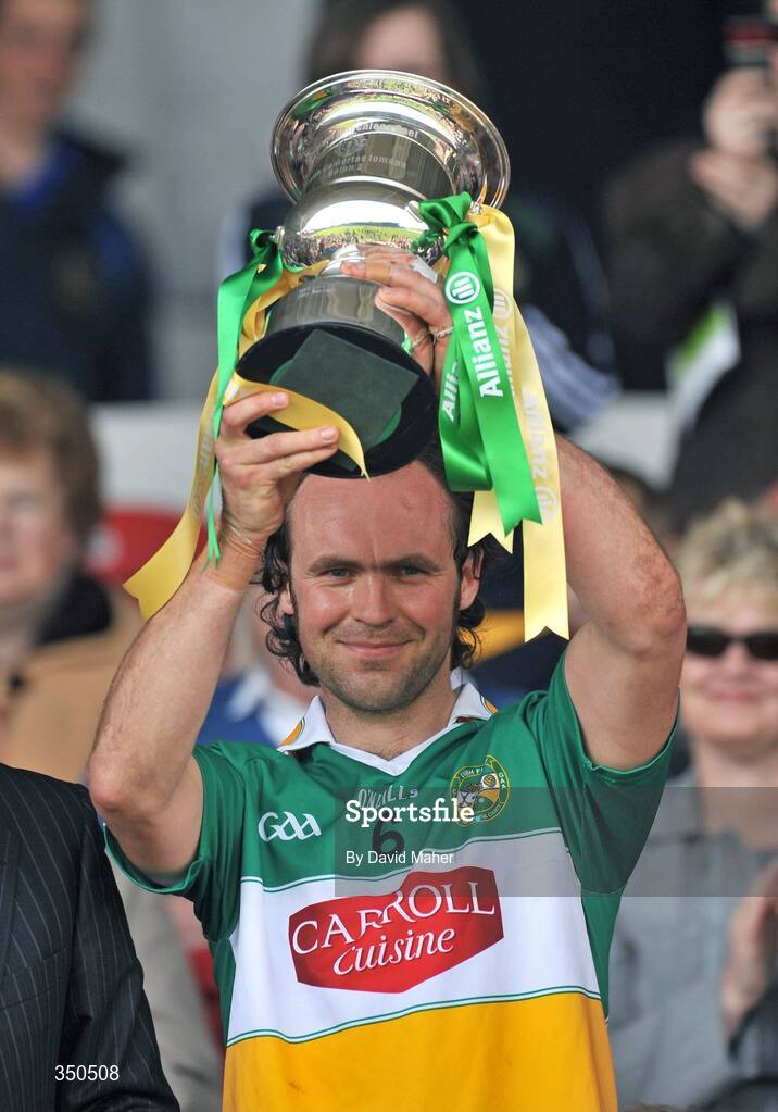 3 May 2009; Offaly captain Ger Oakley lifts the cup. Allianz GAA NHL Division 2 Final, Wexford v Offaly, Semple Stadium, Thurles, Co. Tipperary. Picture credit: David Maher / SPORTSFILE