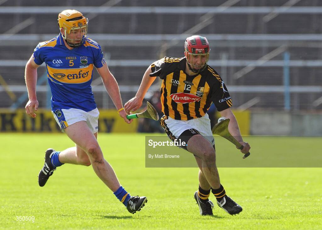 3 May 2009; Eoin Larkin, Kilkenny, in action against Padraic Maher, Tipperary. Allianz GAA NHL Division 1 Final, Kilkenny v Tipperary, Semple Stadium, Thurles, Co. Tipperary. Picture credit: Matt Browne / SPORTSFILE