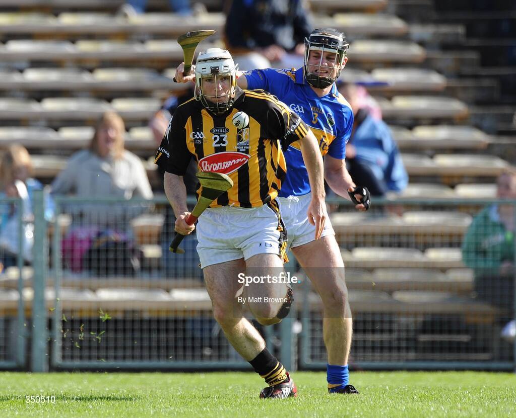 3 May 2009; Michael Grace, Kilkenny, in action against Paul Curran, Tipperary. Allianz GAA NHL Division 1 Final, Kilkenny v Tipperary, Semple Stadium, Thurles, Co. Tipperary. Picture credit: Matt Browne / SPORTSFILE