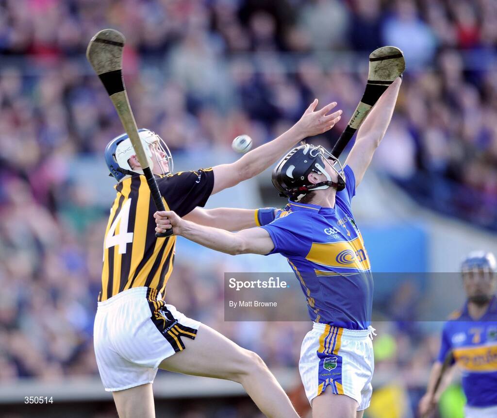 3 May 2009; Paul Curran, Tipperary, in action against TJ Reid, Kilkenny. Allianz GAA NHL Division 1 Final, Kilkenny v Tipperary, Semple Stadium, Thurles, Co. Tipperary. Picture credit: Matt Browne / SPORTSFILE