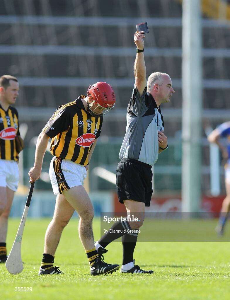 3 May 2009; Tommy Walsh, Kilkenny, is shown a black card by referee John Sexton. Allianz GAA NHL Division 1 Final, Kilkenny v Tipperary, Semple Stadium, Thurles, Co. Tipperary. Picture credit: Diarmuid Greene / SPORTSFILE