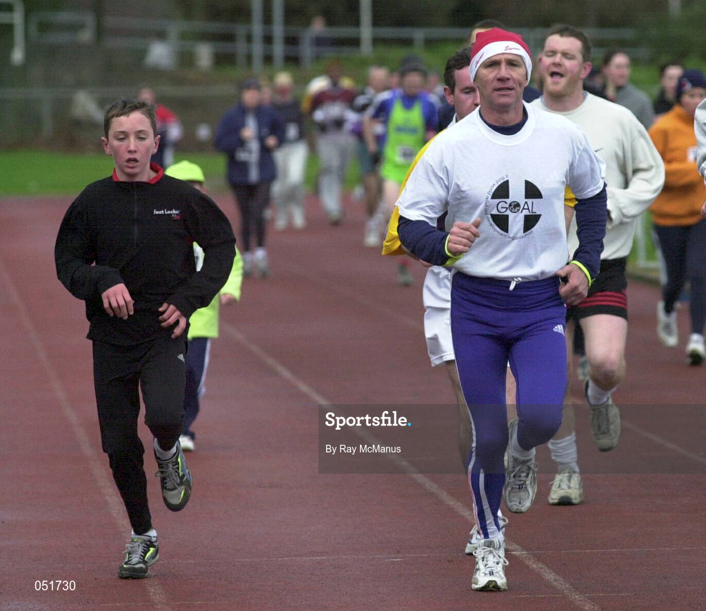 25 December 2000; Former World 5000 meters champion, Eamonn Coghlan and his son John during the Annual Goal Mile at Belfield in Dublin. Photo by Ray McManus/Sportsfile