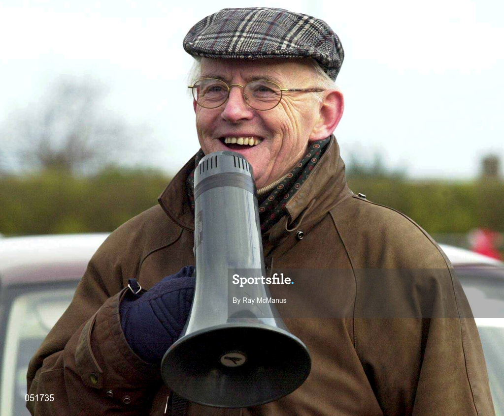 25 December 2000; Jimmy Magee during the Annual Goal Mile at Belfield in Dublin. Photo by Ray McManus/Sportsfile