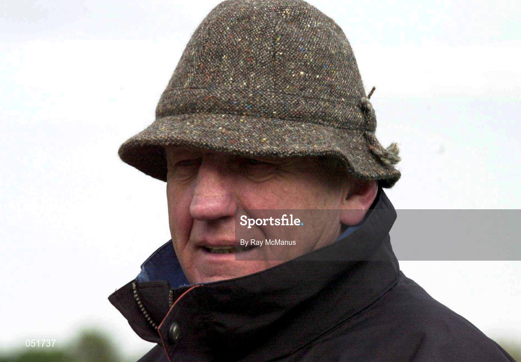 25 December 2000; Former Minister for Foreign Affairs, David Andrews, T.D., during the Annual Goal Mile at Belfield in Dublin. Photo by Ray McManus/Sportsfile