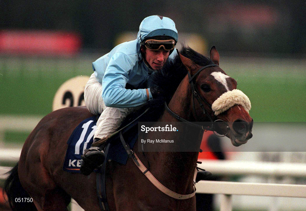 26 December 2000; Pittsburgh Phil, with Tom Rudd up, on their way to winning The Denny Juvenile Hurdle during day one of the Christmas Festival at Leopardstown Racecourse in Dublin. Photo by Ray McManus/Sportsfile