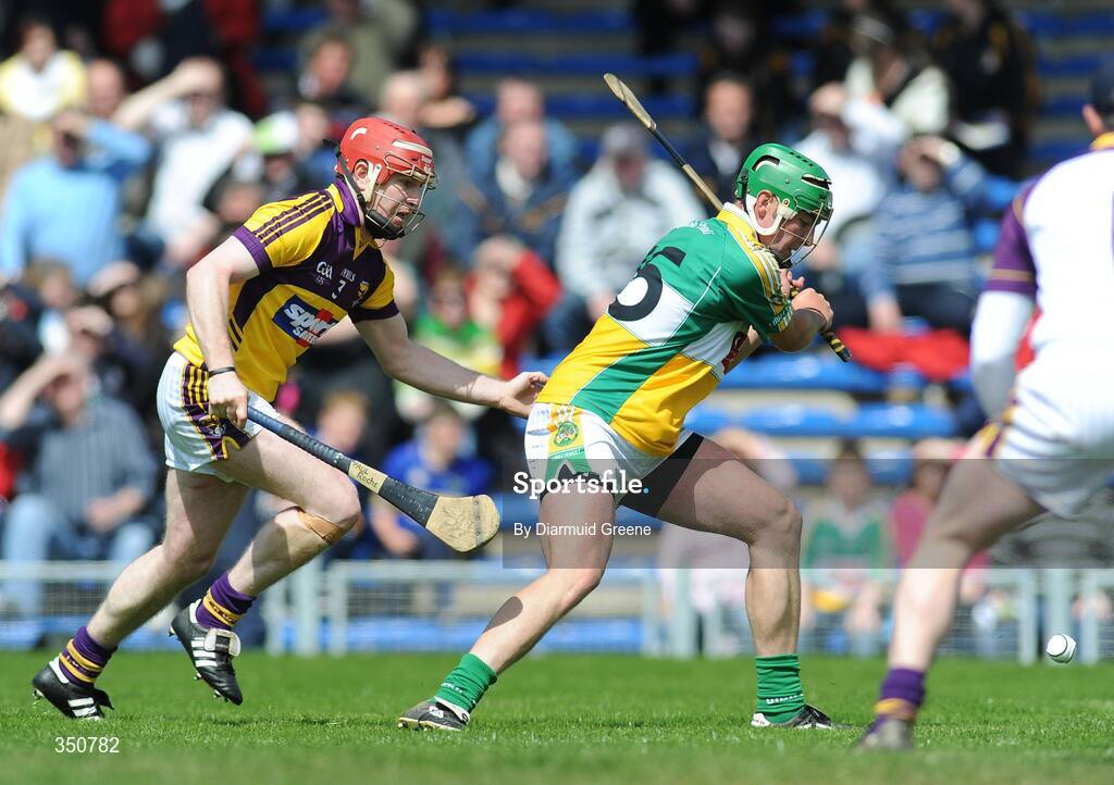 3 May 2009; Joe Bergin, Offaly, in action against Paul Roche, Wexford. Allianz GAA NHL Division 2 Final, Wexford v Offaly, Semple Stadium, Thurles, Co. Tipperary. Picture credit: Diarmuid Greene / SPORTSFILE