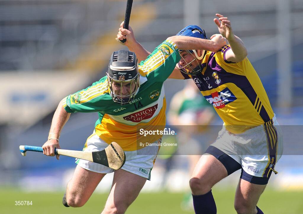 3 May 2009; Shane Dooley, Offaly, in action against Malachy Travers, Wexford. Allianz GAA NHL Division 2 Final, Wexford v Offaly, Semple Stadium, Thurles, Co. Tipperary. Picture credit: Diarmuid Greene / SPORTSFILE