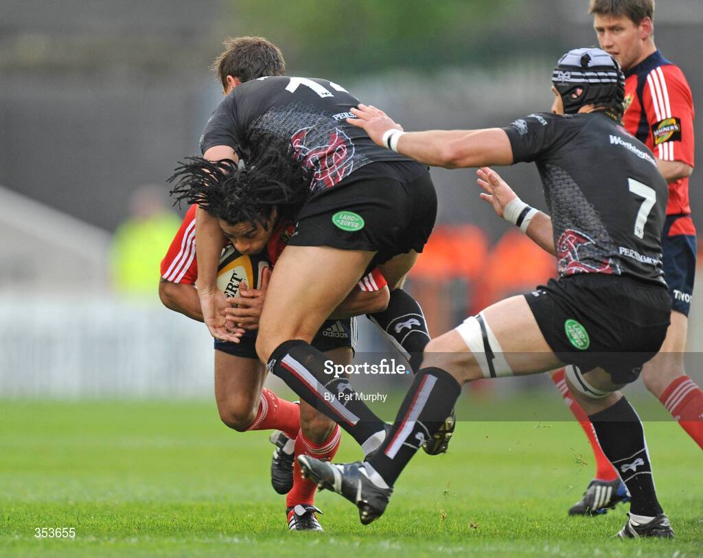 15 May 2009; Lifeimi Mafi, Munster, is tackled by Ashley Beck and Marty Holah, 7, Ospreys. Magners League, Munster v Neath Swansea Ospreys, Thomond Park, Limerick. Picture credit: Pat Murphy / SPORTSFILE