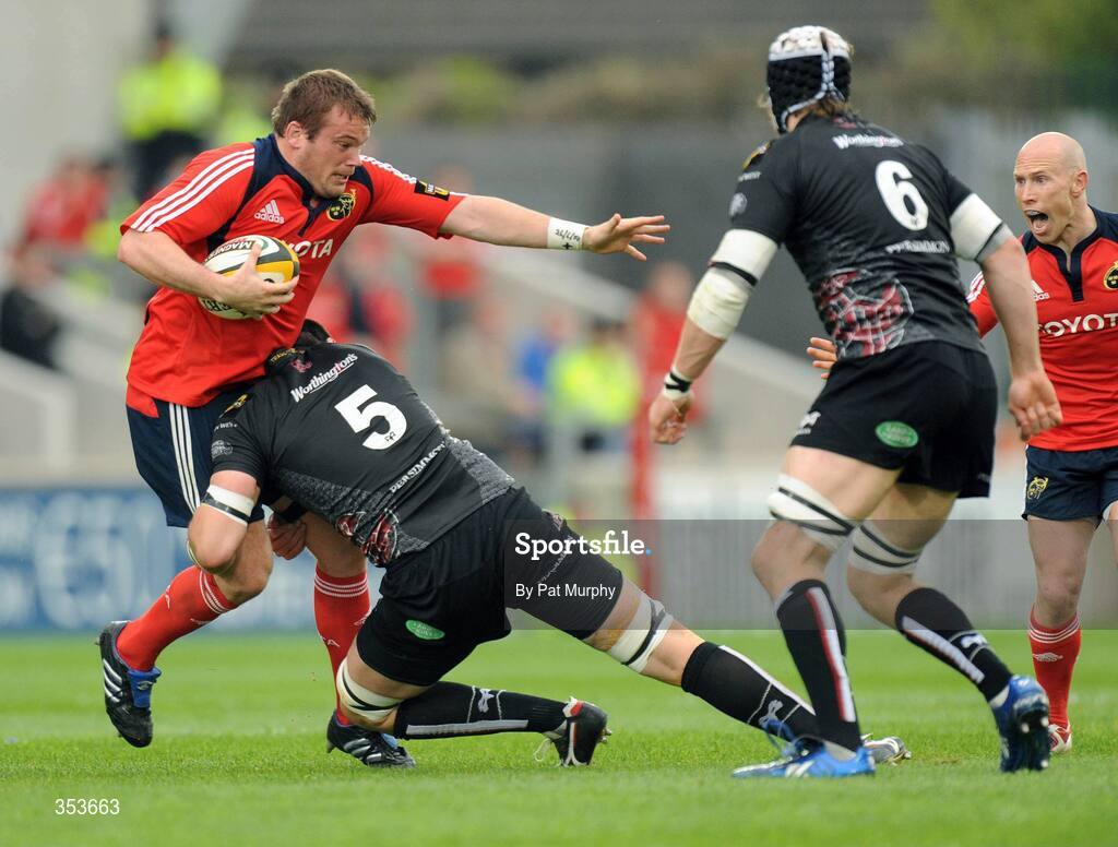15 May 2009; Denis Fogarty, Munster, is tackled by Andy Lloyd, 5, and Ryan Jones, right, Ospreys. Magners League, Munster v Neath Swansea Ospreys, Thomond Park, Limerick. Picture credit: Pat Murphy / SPORTSFILE
