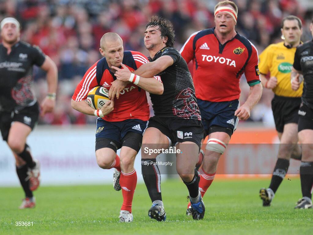 15 May 2009; Paul Warwick, Munster, is tackled by Gareth Owen, Ospreys. Magners League, Munster v Neath Swansea Ospreys, Thomond Park, Limerick. Picture credit: Pat Murphy / SPORTSFILE