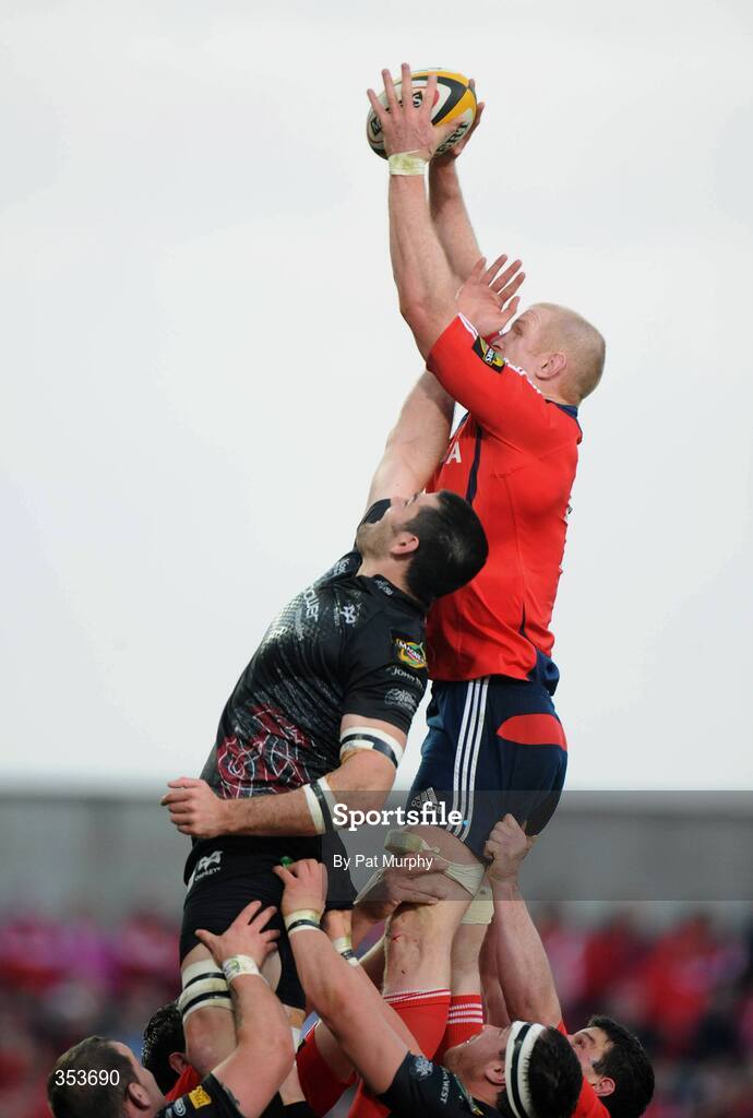 15 May 2009; Paul O'Connell, Munster, wins possession in the lineout against Andy Lloyd, Ospreys. Magners League, Munster v Neath Swansea Ospreys, Thomond Park, Limerick. Picture credit: Pat Murphy / SPORTSFILE