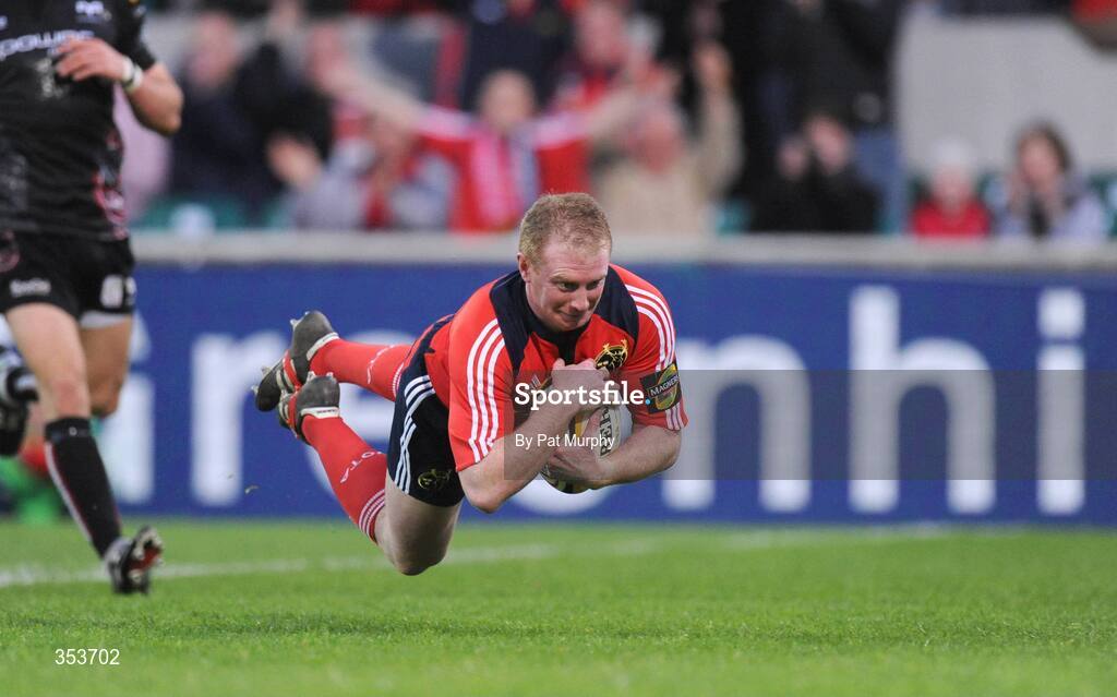 15 May 2009; Anthony Horgan, Munster, scores his side's fifth try. Magners League, Munster v Neath Swansea Ospreys, Thomond Park, Limerick. Picture credit: Pat Murphy / SPORTSFILE