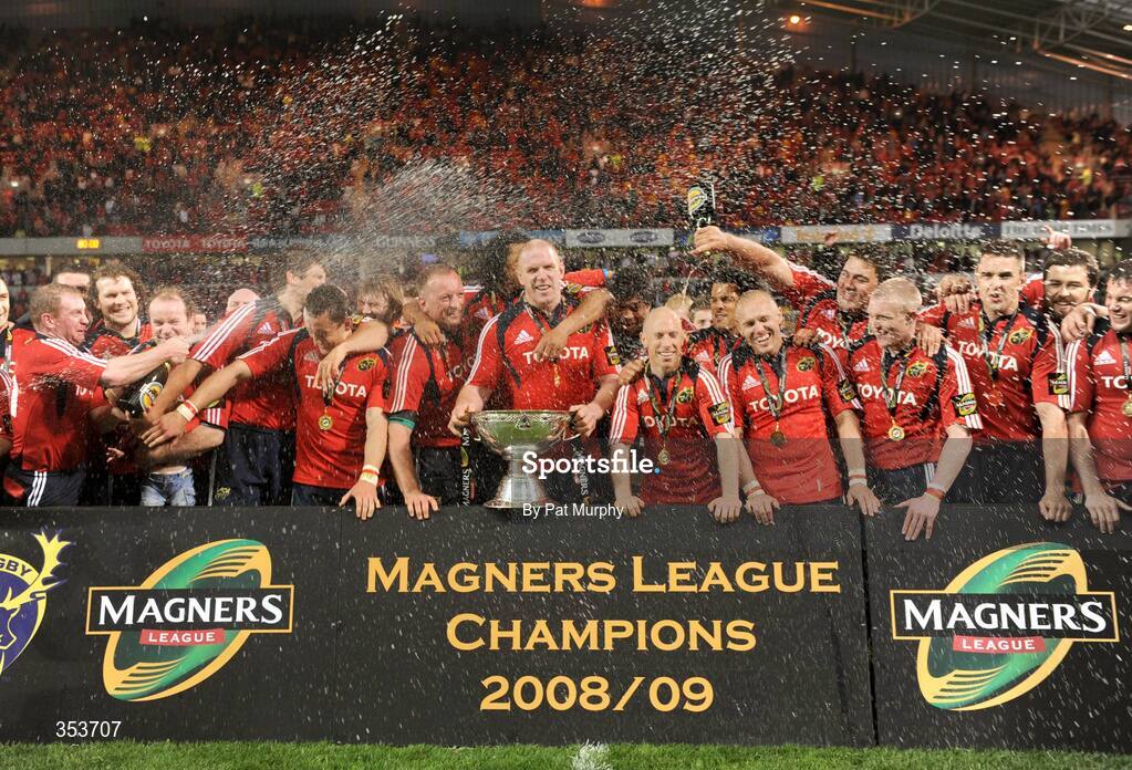 15 May 2009; The Munster team celebrate with the Magners League Trophy. Magners League, Munster v Neath Swansea Ospreys, Thomond Park, Limerick.  Picture credit: Pat Murphy / SPORTSFILE
