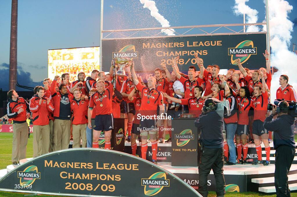 15 May 2009; Munster's Paul O'Connell, right, and Mick O'Driscoll, lift the Magners League trophy. Magners League, Munster v Neath Swansea Ospreys, Thomond Park, Limerick. Picture credit: Diarmuid Greene / SPORTSFILE