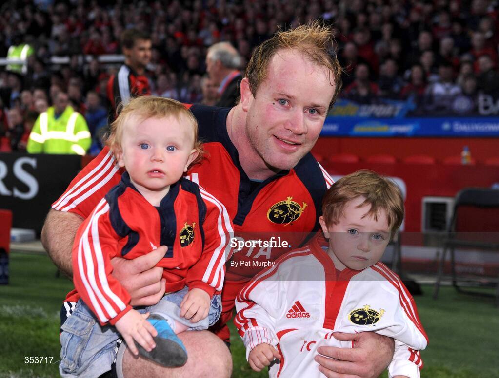 15 May 2009; Munster's Frankie Sheahan with his sons Calum, left, and Frankie Og after the game. Magners League, Munster v Neath Swansea Ospreys, Thomond Park, Limerick.  Picture credit: Pat Murphy / SPORTSFILE