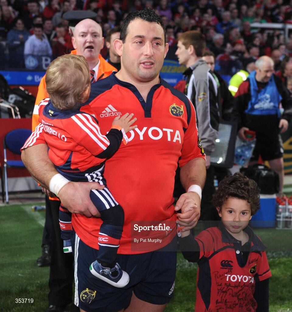 15 May 2009; Munster's Federico Pucciariello celebrates with his children Bernardo, left, and Martino. Magners League, Munster v Neath Swansea Ospreys, Thomond Park, Limerick. Picture credit: Pat Murphy / SPORTSFILE