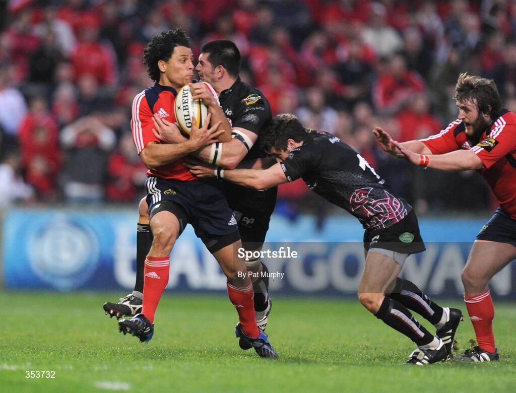 15 May 2009; Doug Howlett, Munster, is tackled by Andy Lloyd and David Evans, right, Ospreys. Magners League, Munster v Neath Swansea Ospreys, Thomond Park, Limerick. Picture credit: Pat Murphy / SPORTSFILE