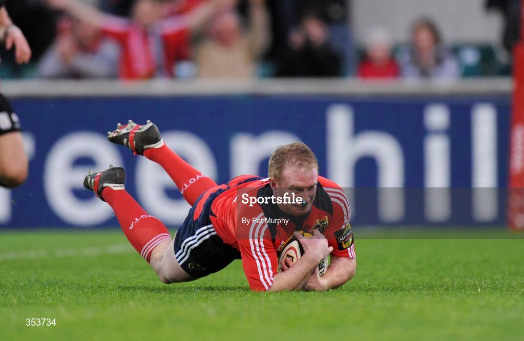 15 May 2009; Anthony Horgan, Munster, scores his side's fifth try. Magners League, Munster v Neath Swansea Ospreys, Thomond Park, Limerick. Picture credit: Pat Murphy / SPORTSFILE