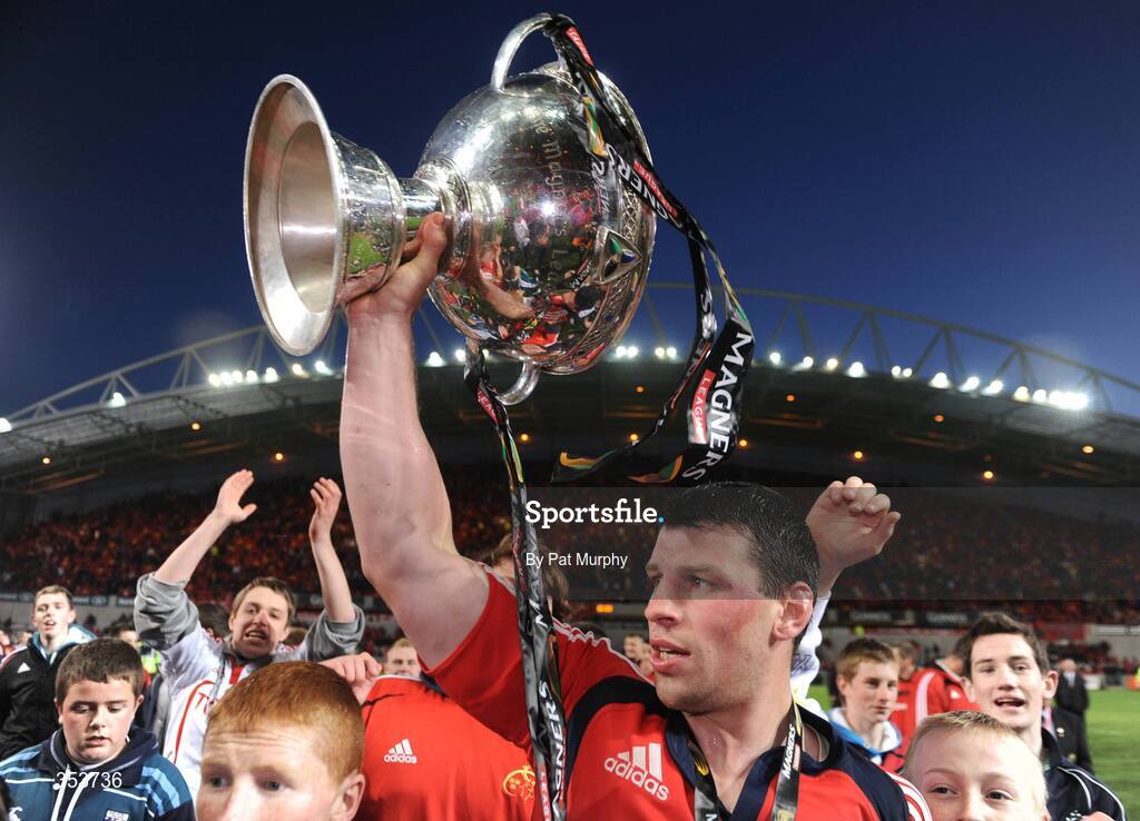15 May 2009; Munster's Denis Leamy celebrates with the Magners League Trophy. Magners League, Munster v Neath Swansea Ospreys, Thomond Park, Limerick. Picture credit: Pat Murphy / SPORTSFILE
